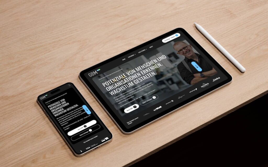 Mockups von Iphone und iPad mit GBM Startseite