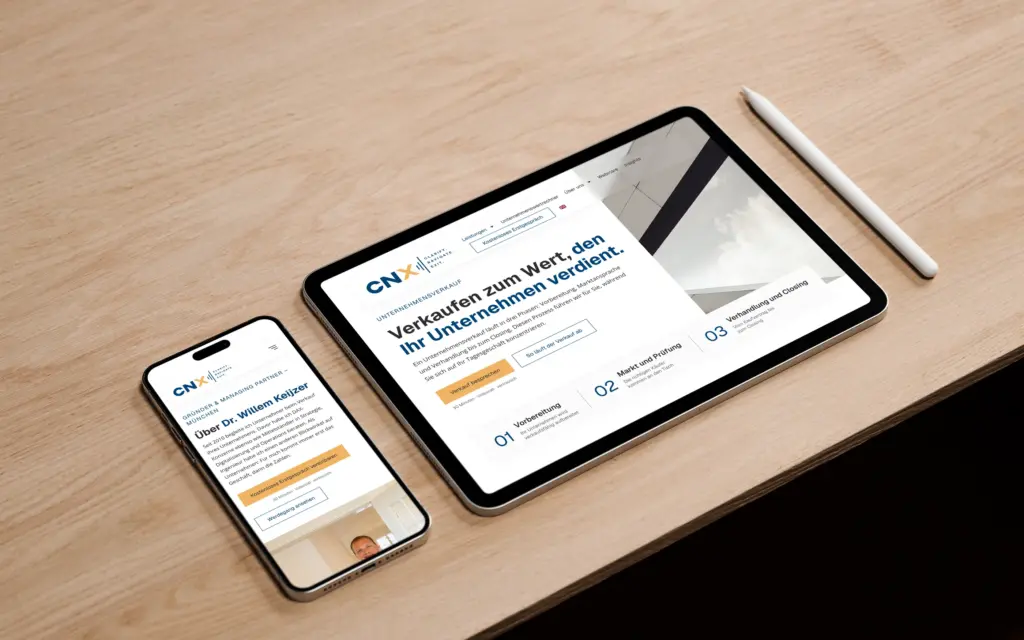 Website CNX Transaction Partners auf iPhone und iPad am Schreibtisch – Webdesign von dock7
